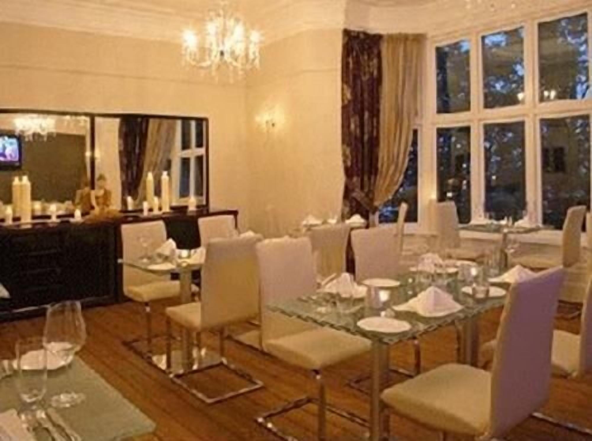 Space Boutique B&B - With Free Private Car Park Лландидно Екстер'єр фото