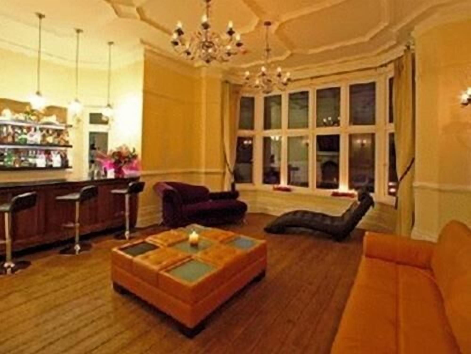 Space Boutique B&B - With Free Private Car Park Лландидно Екстер'єр фото